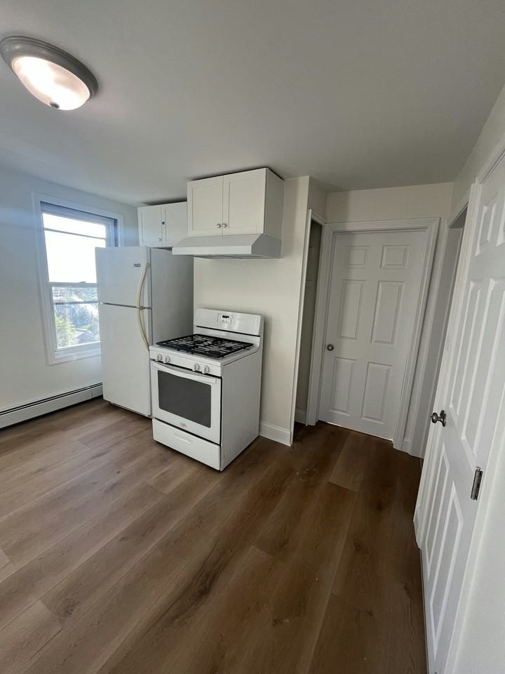 8 Kensington Ave, Unit 2 - Photo 4 of 4