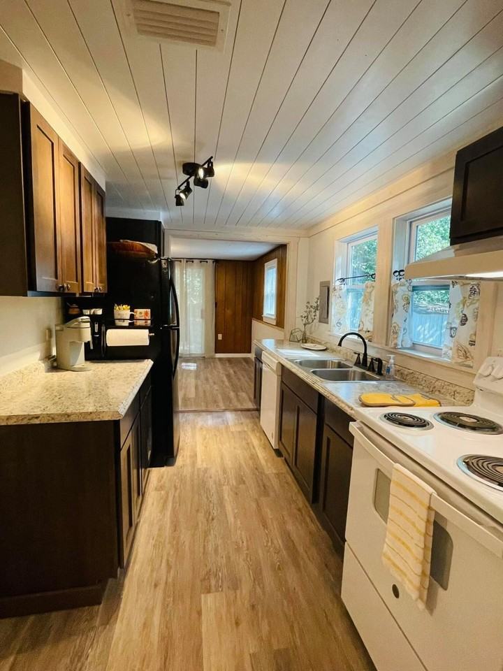 38 Lincoln Ave - Photo 7 of 12