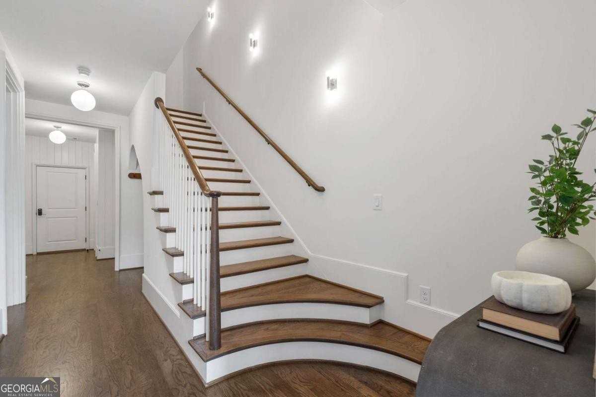 2711 Southwell St Ne - Photo 6 of 50