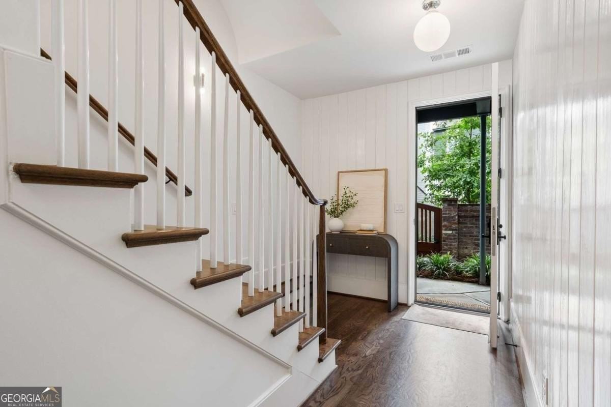 2711 Southwell St Ne - Photo 7 of 50