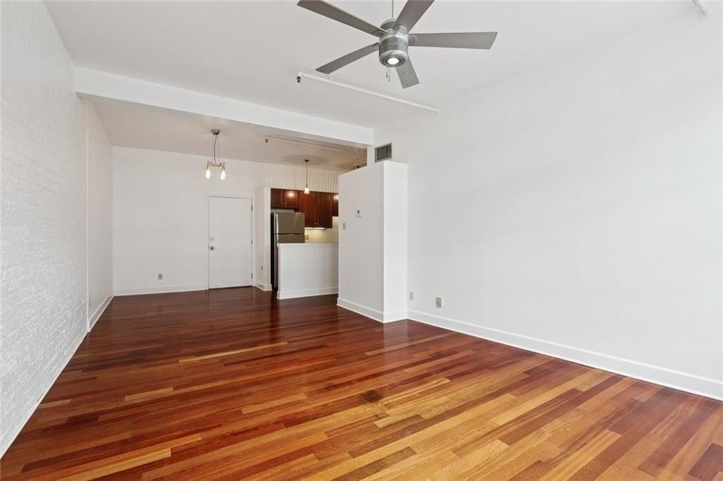 1111 S Peters St - Photo 7 of 20