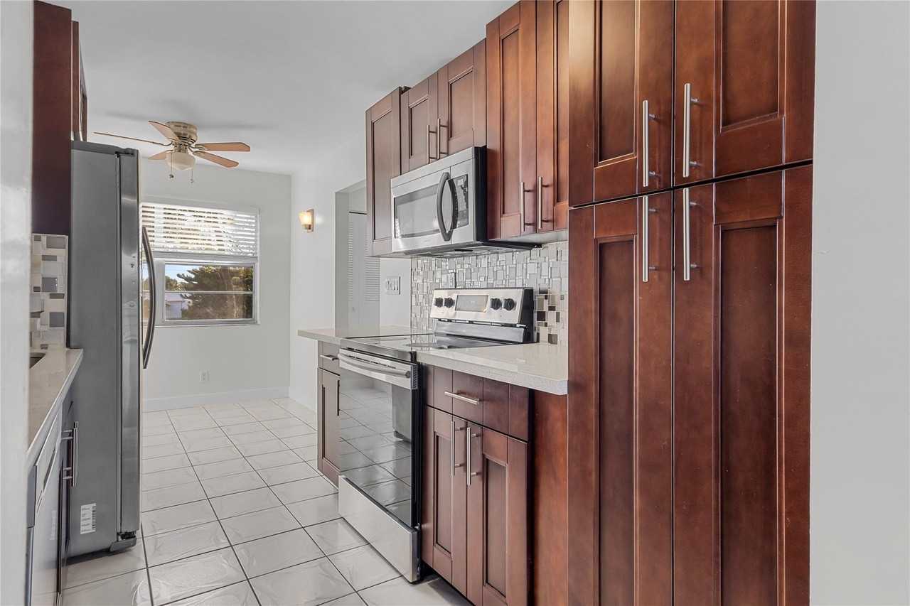 8205 Nw 61st St Apt B218 - Photo 5 of 31