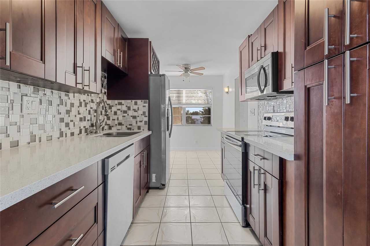 8205 Nw 61st St Apt B218 - Photo 6 of 31