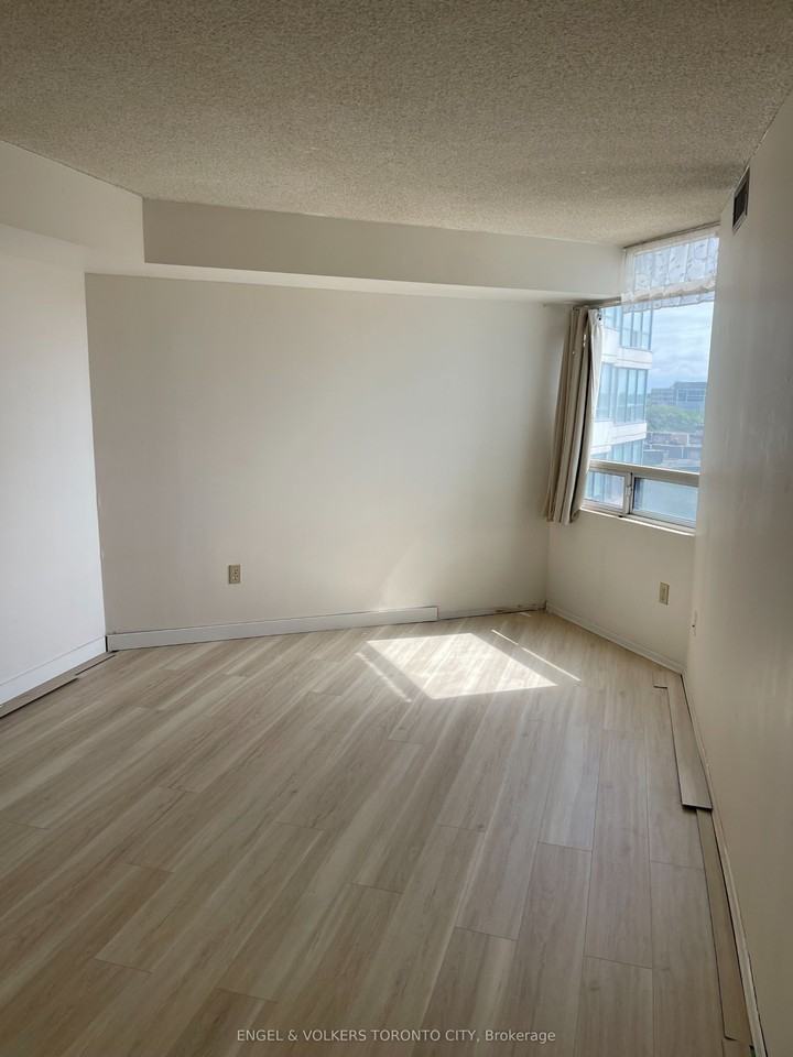 3050 Apartment Building - Photo 4 of 8