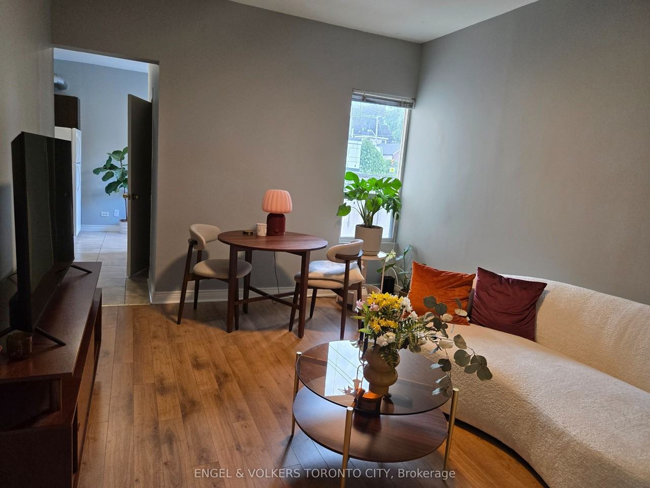 132 De Grassi St - Photo 2 of 9