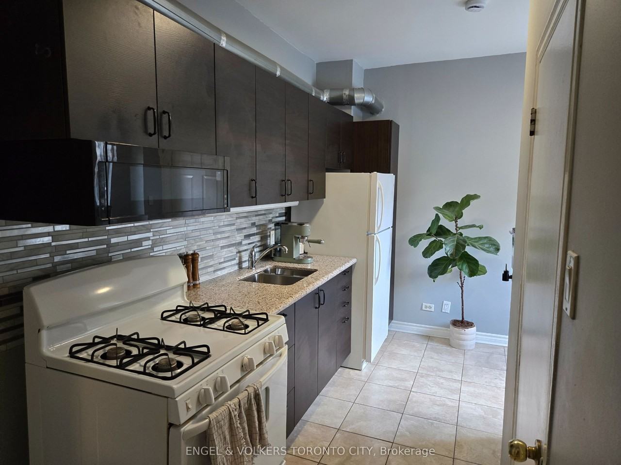 132 De Grassi St - Photo 4 of 9