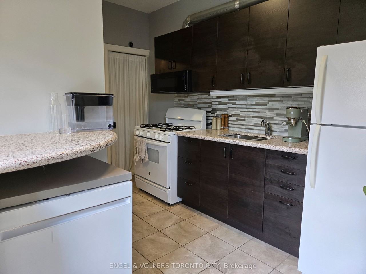 132 De Grassi St - Photo 6 of 9