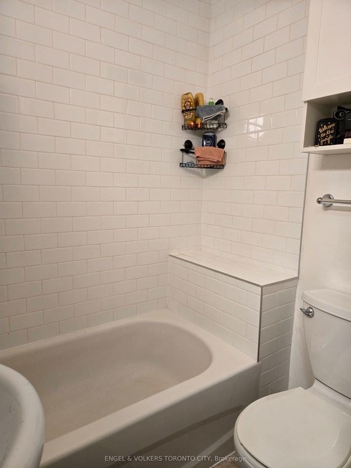 132 De Grassi St - Photo 7 of 9