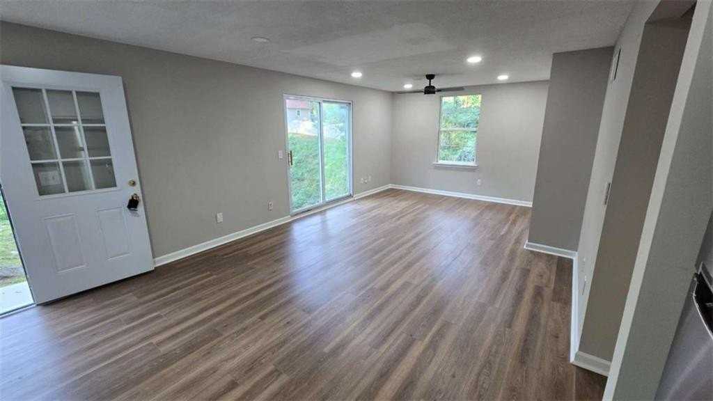 3025 Mangum Dr #B - Photo 3 of 19