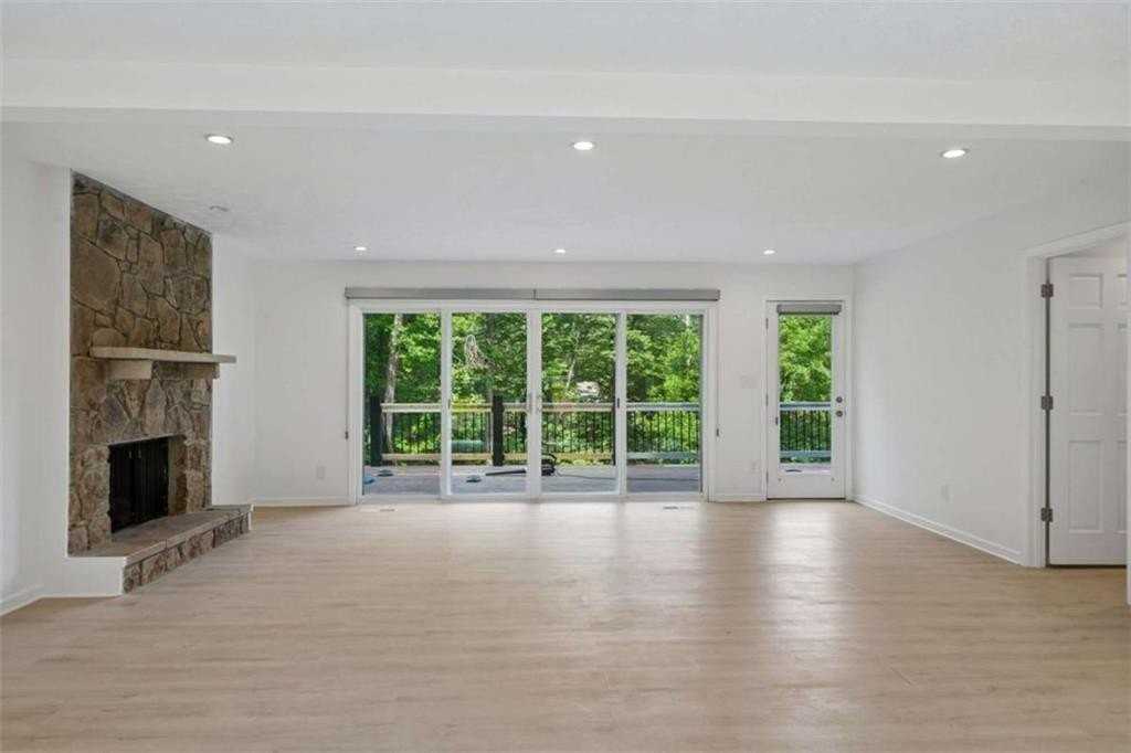 5132 Willow Point Pkwy - Photo 3 of 38
