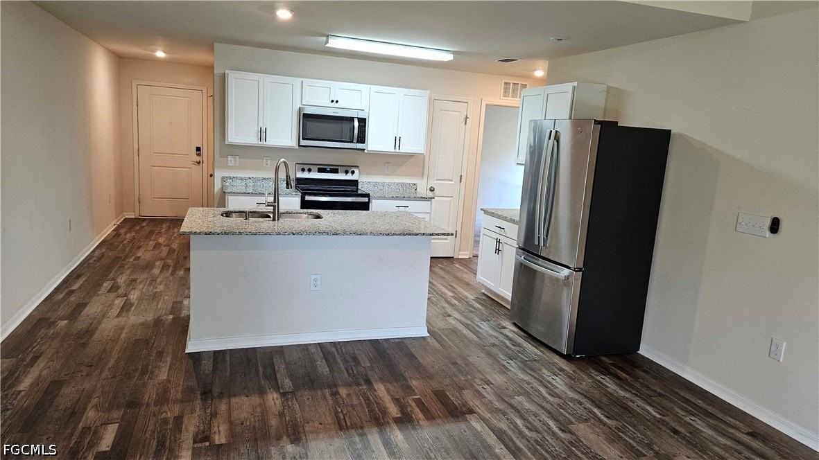 9028 Aegean Cir - Photo 3 of 18