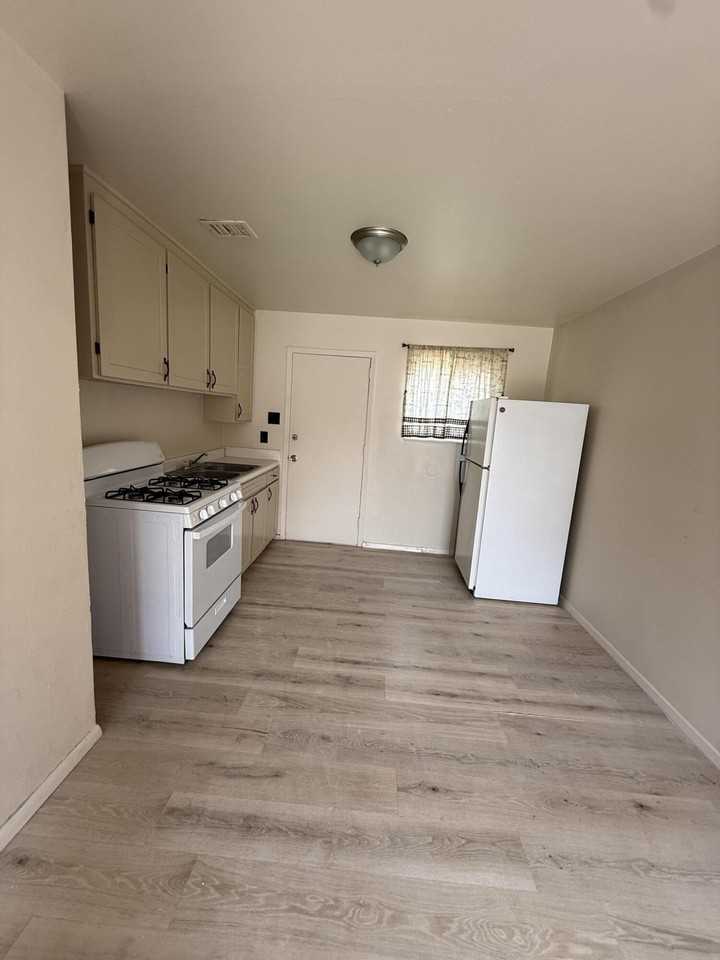 624 Alcazar St Se - Photo 6 of 20
