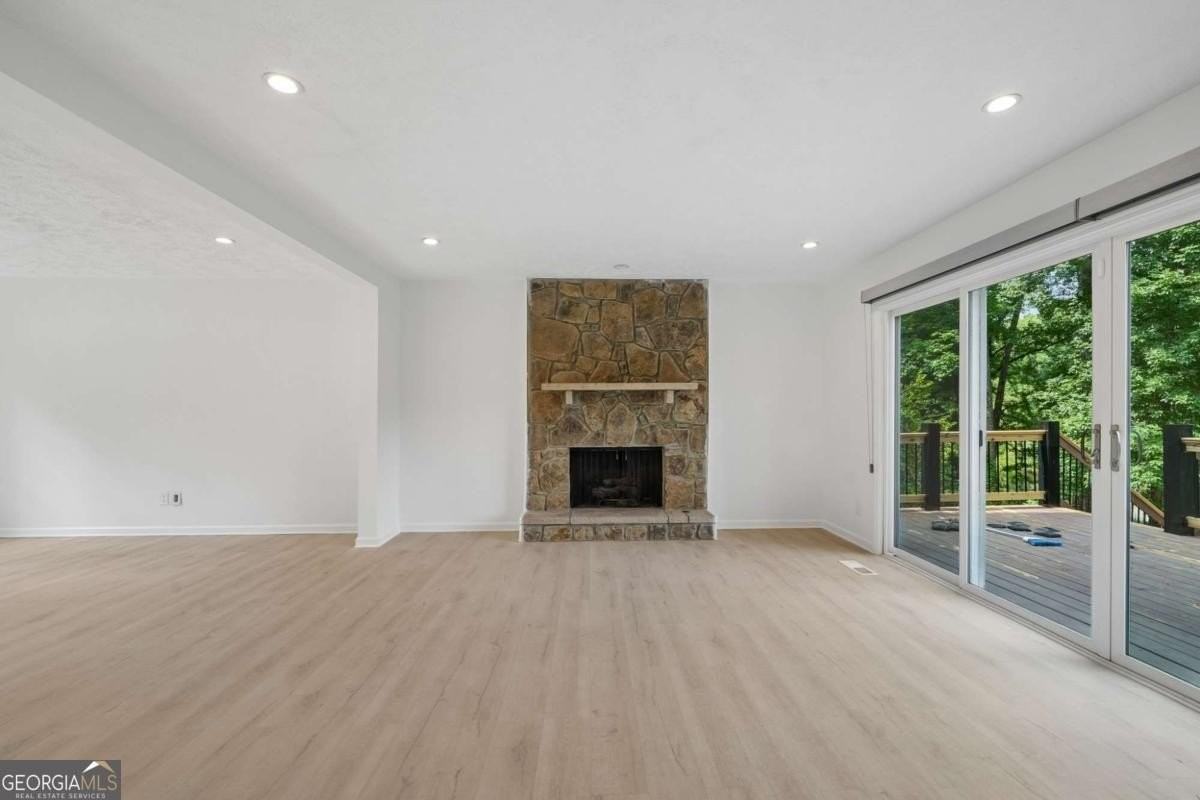 5132 Willow Point Pkwy - Photo 6 of 38