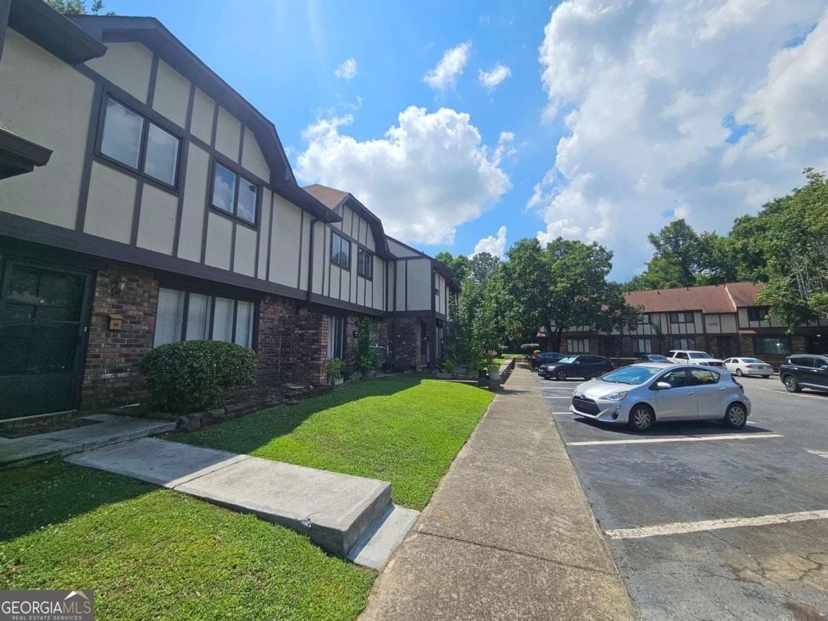 1192 Ashborough Dr Se #B - Photo 3 of 26