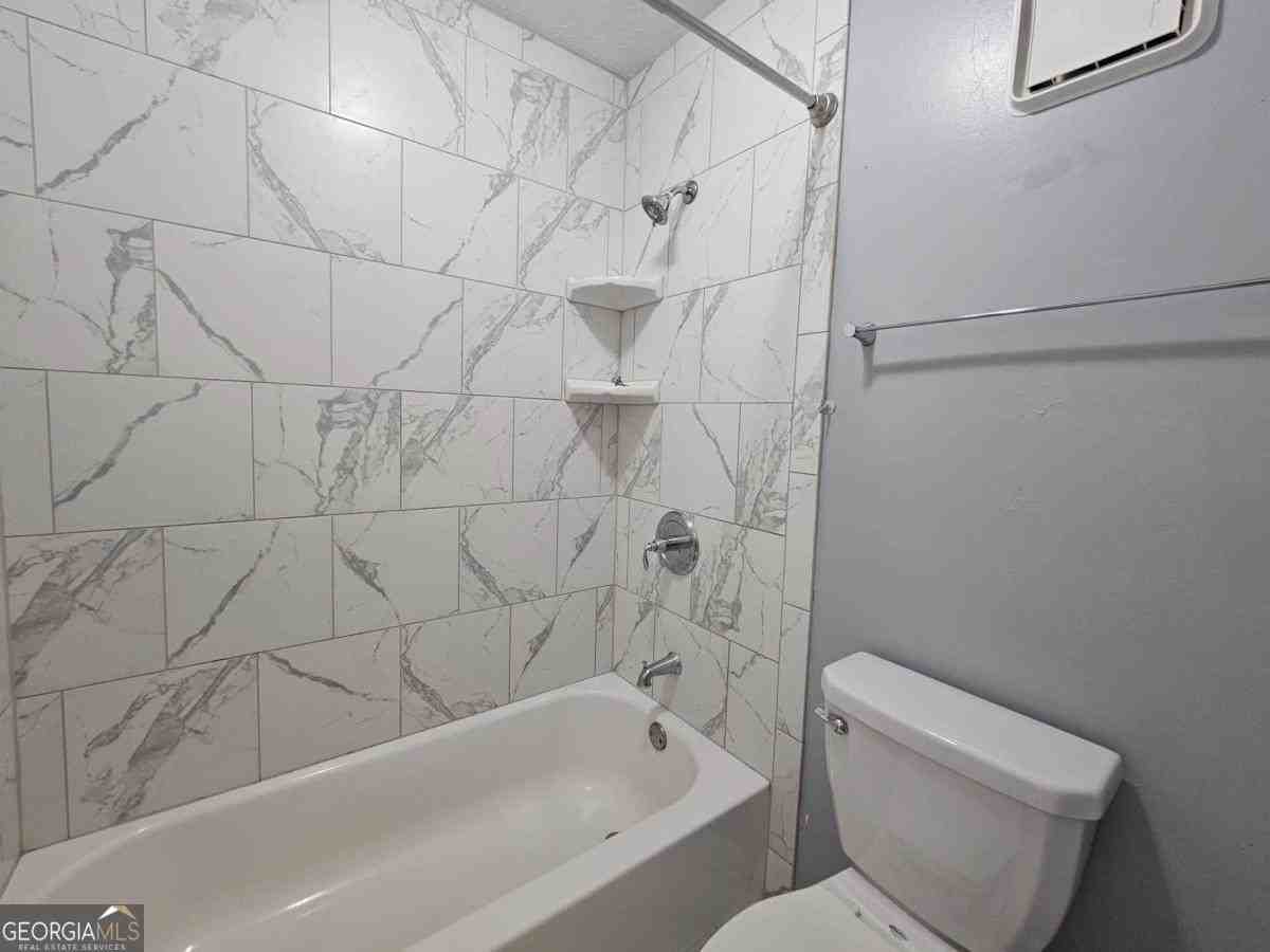1192 Ashborough Dr Se #B - Photo 7 of 26