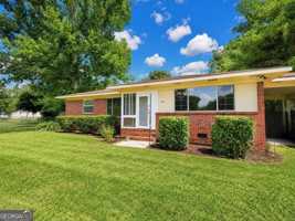 featured image of 504 Bowen St