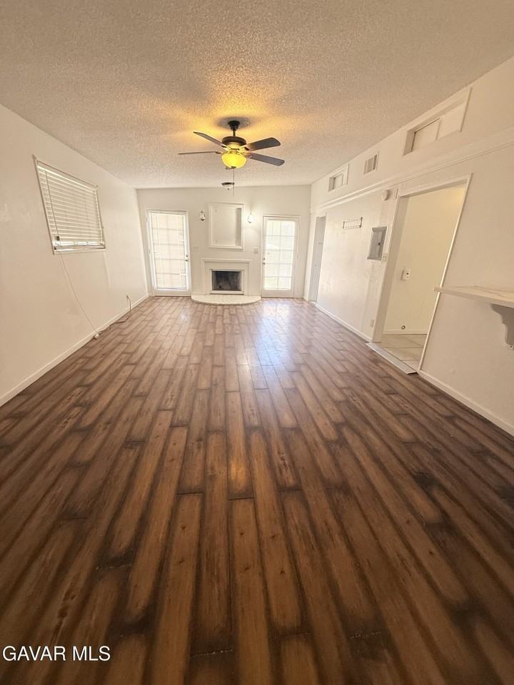 45503 Genoa Ave - Photo 4 of 24