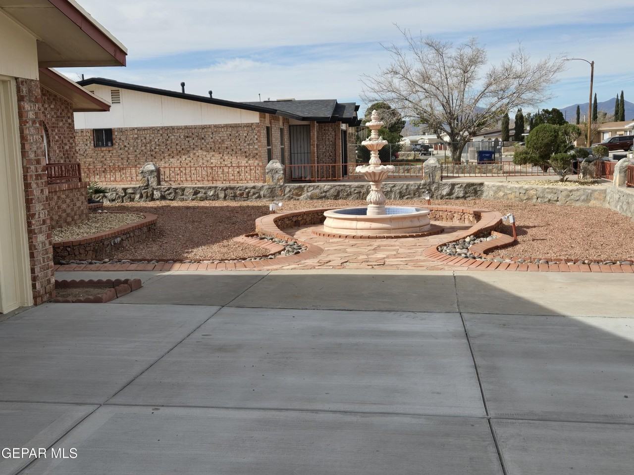 11188 Shoreline Dr - Photo 2 of 28