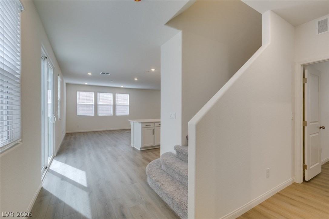 9133 Vesey Ave - Photo 3 of 45