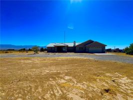 featured image of 2671 N Murphy St