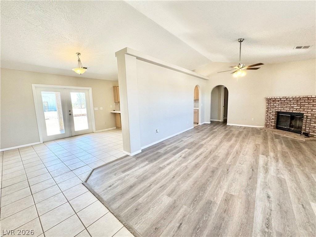 2671 N Murphy St - Photo 2 of 24