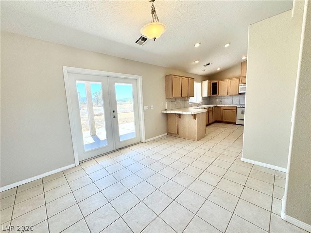 2671 N Murphy St - Photo 4 of 24