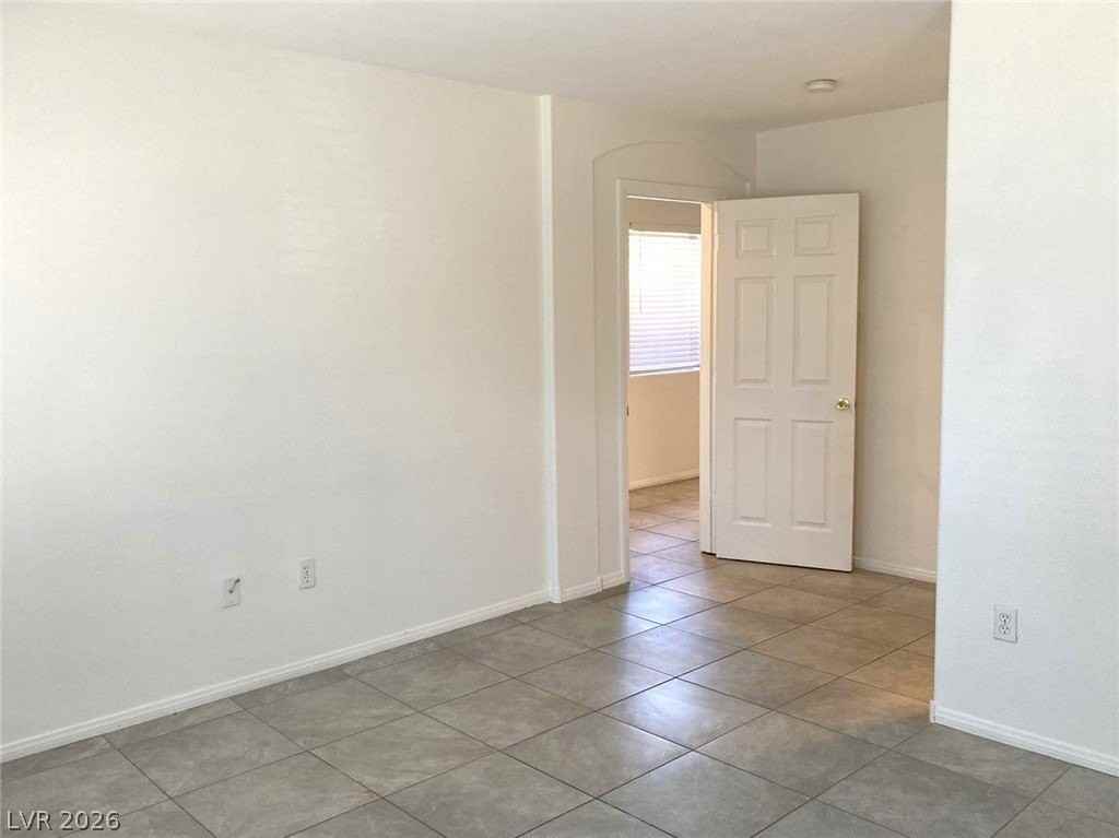 4990 Tioga Pass Ave - Photo 7 of 22