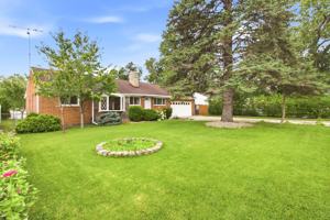 featured image of 8885 Cardwell St
