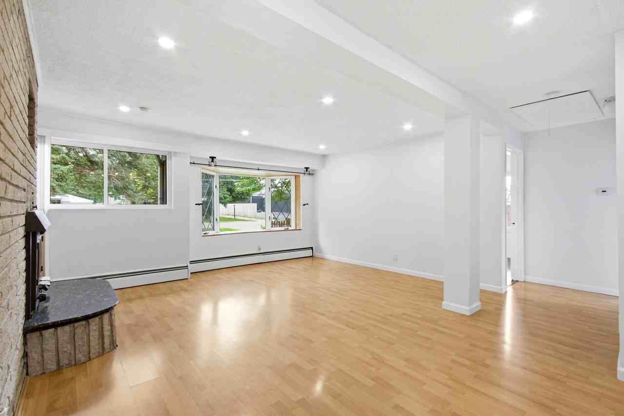 8885 Cardwell St - Photo 4 of 17