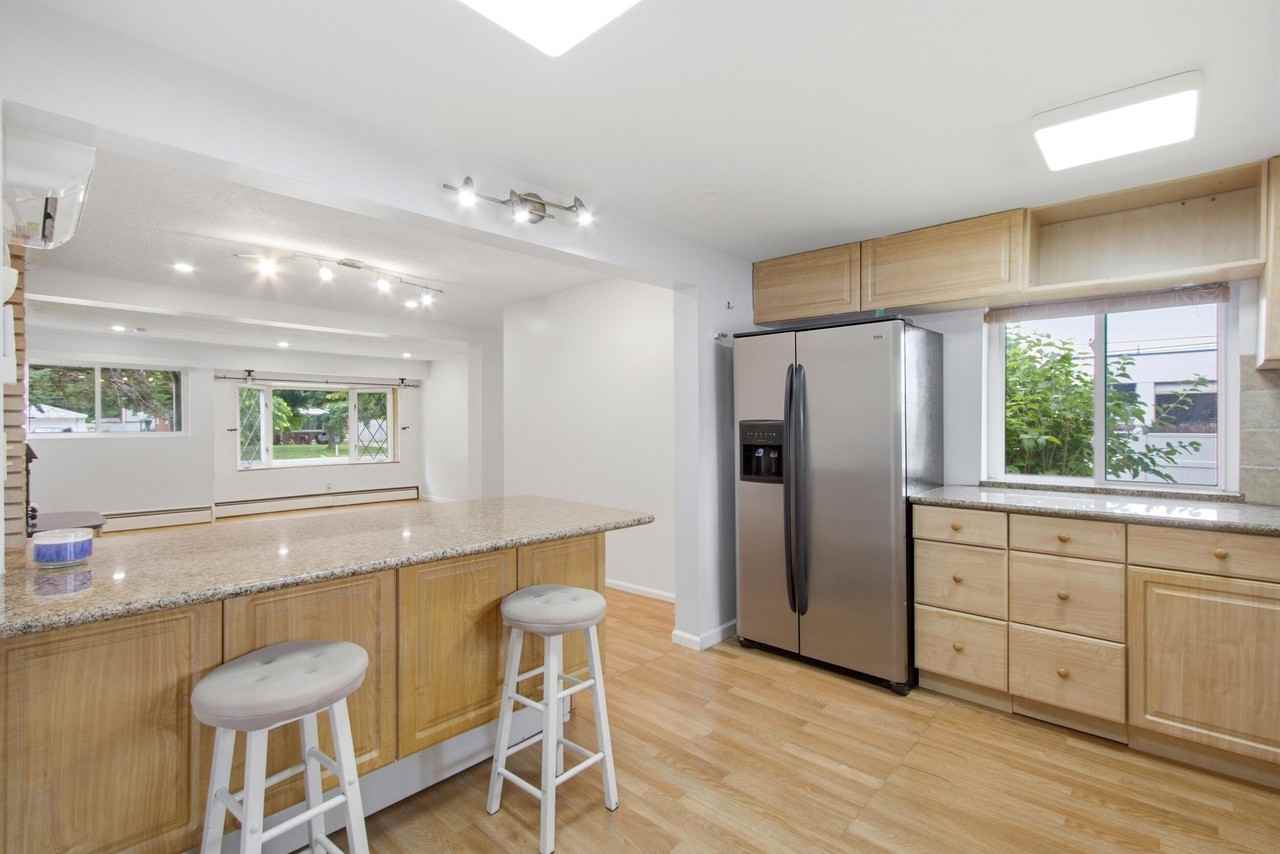 8885 Cardwell St - Photo 5 of 17
