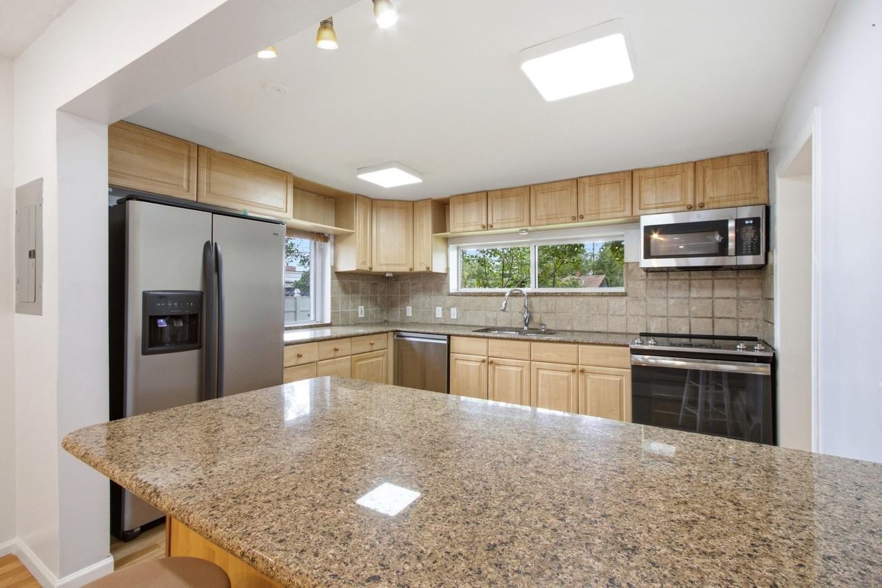 8885 Cardwell St - Photo 6 of 17