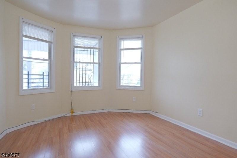 84 Scheerer Ave - Photo 3 of 9