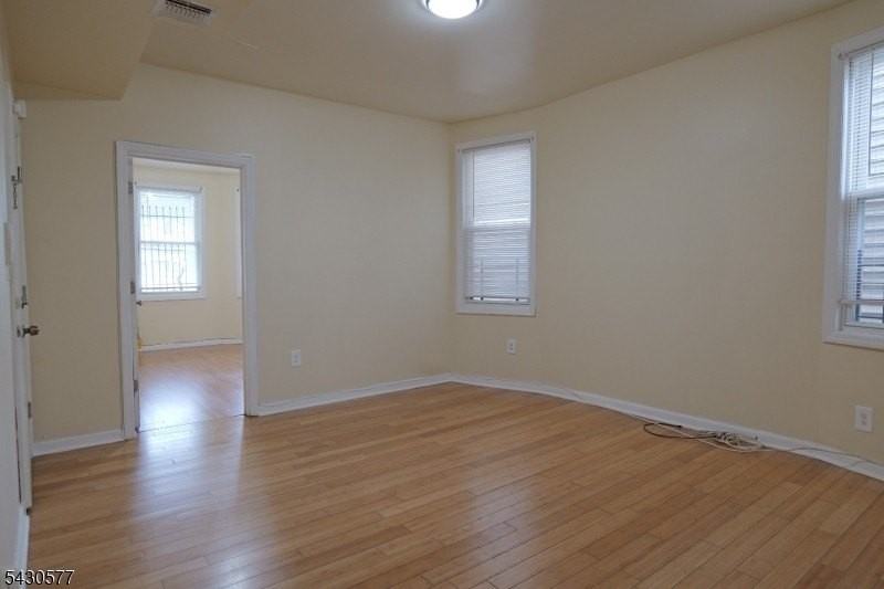 84 Scheerer Ave - Photo 4 of 9