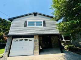 featured image of 323 Parry Rd