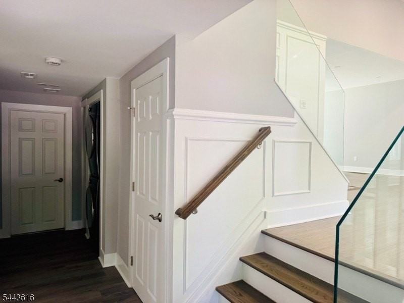 323 Parry Rd - Photo 5 of 24