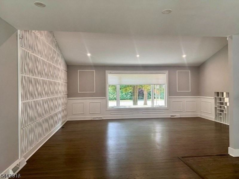 323 Parry Rd - Photo 6 of 24