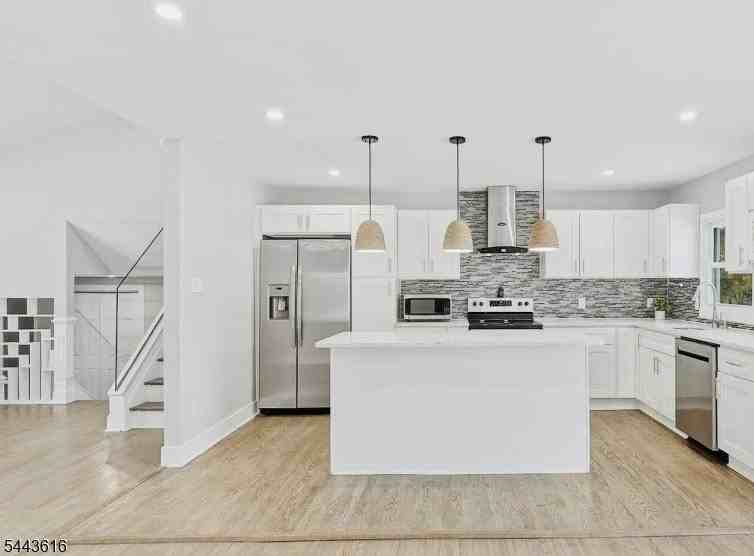323 Parry Rd - Photo 7 of 24