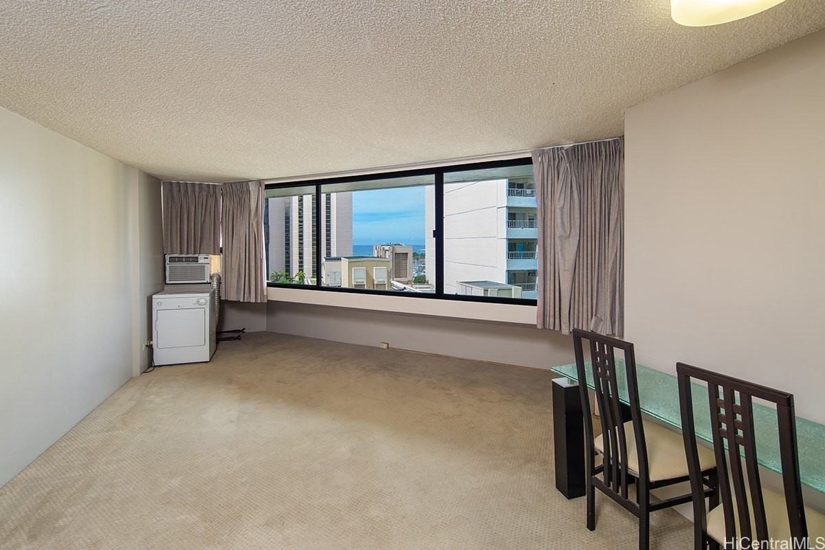 1700 Ala Moana Blvd #1402 - Photo 3 of 12