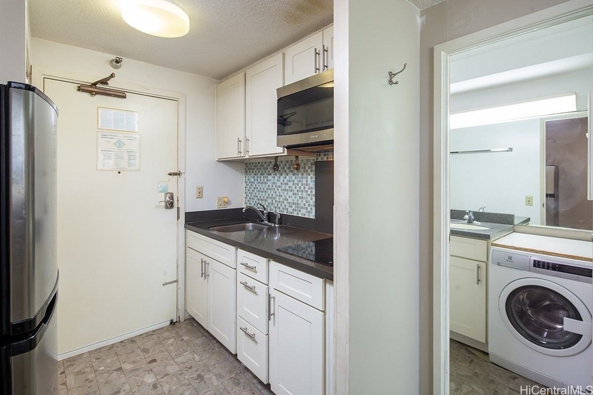 1700 Ala Moana Blvd #1402 - Photo 5 of 12