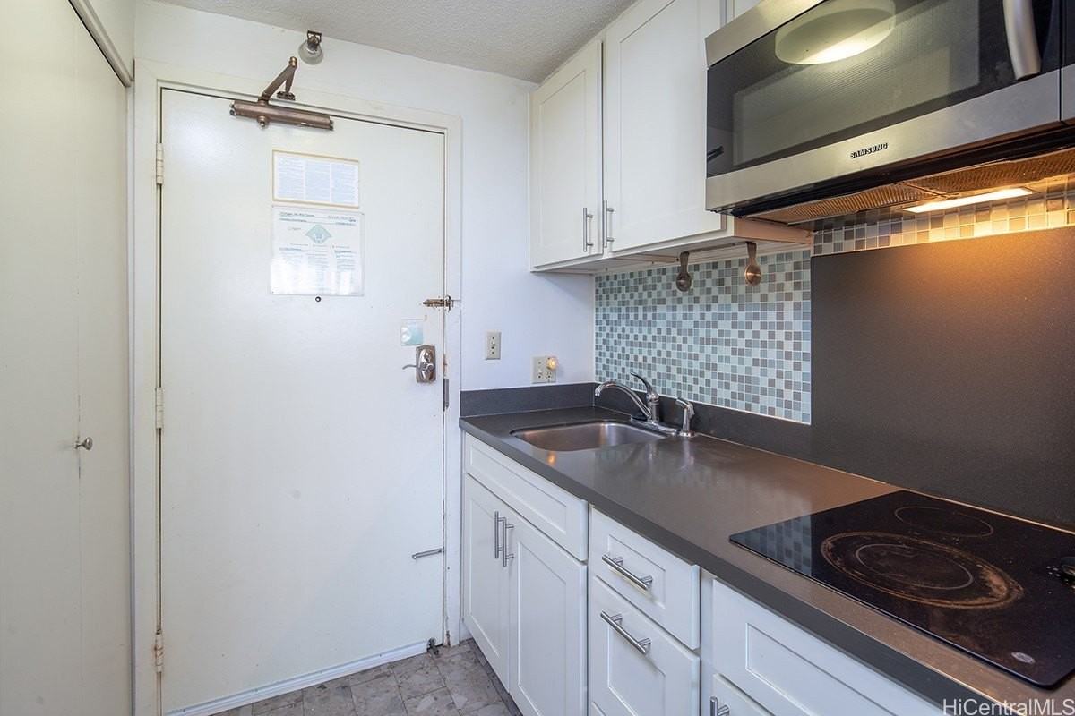 1700 Ala Moana Blvd #1402 - Photo 6 of 12
