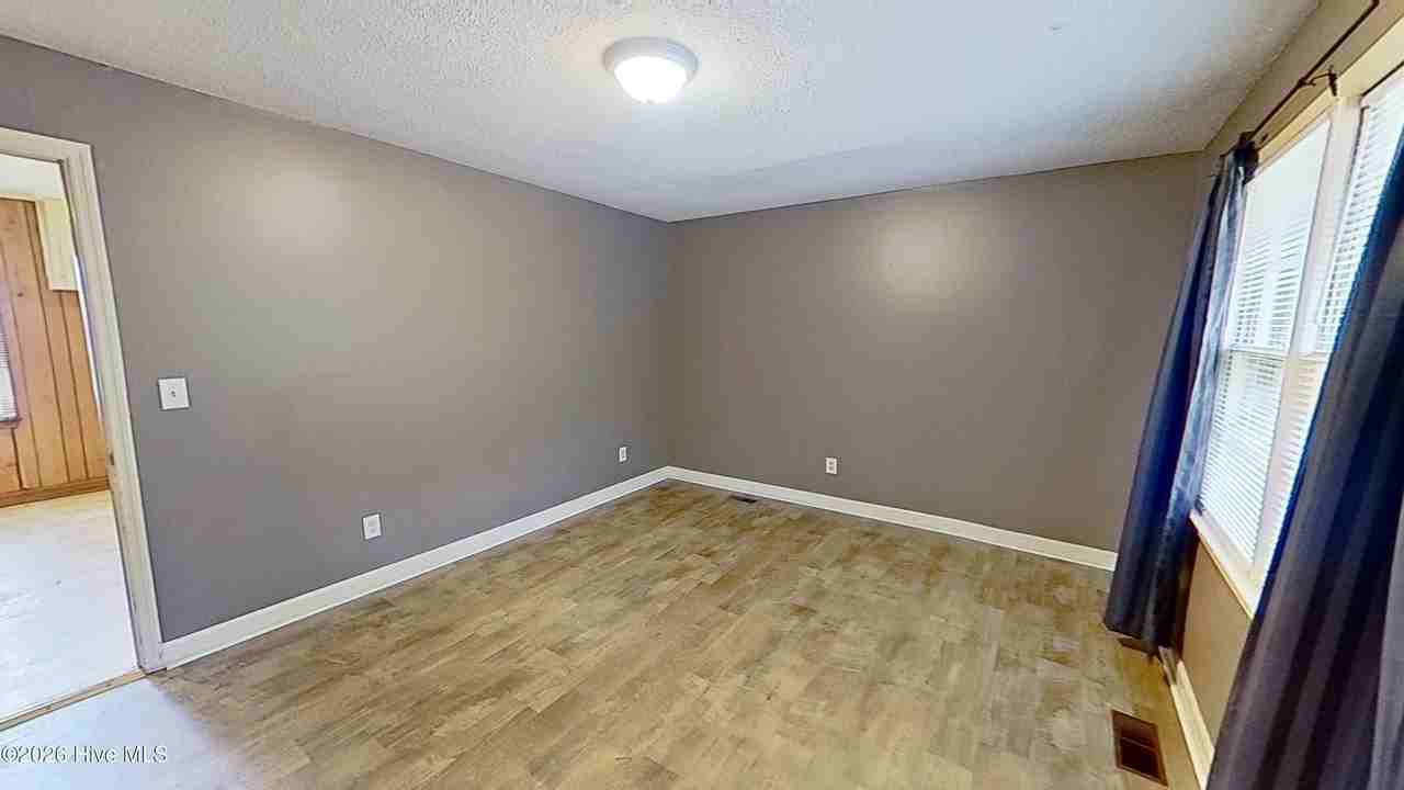 209 Sycamore St - Photo 2 of 28