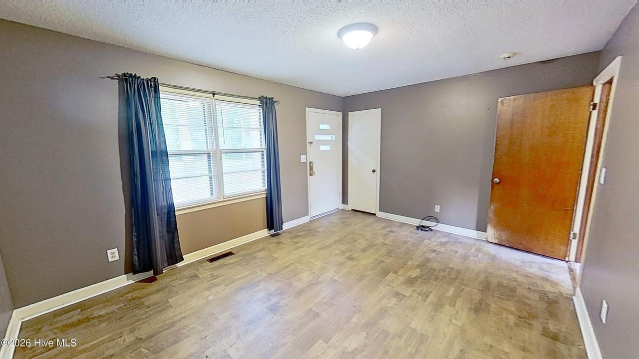 209 Sycamore St - Photo 3 of 28