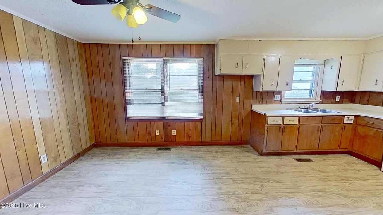 209 Sycamore St - Photo 5 of 28