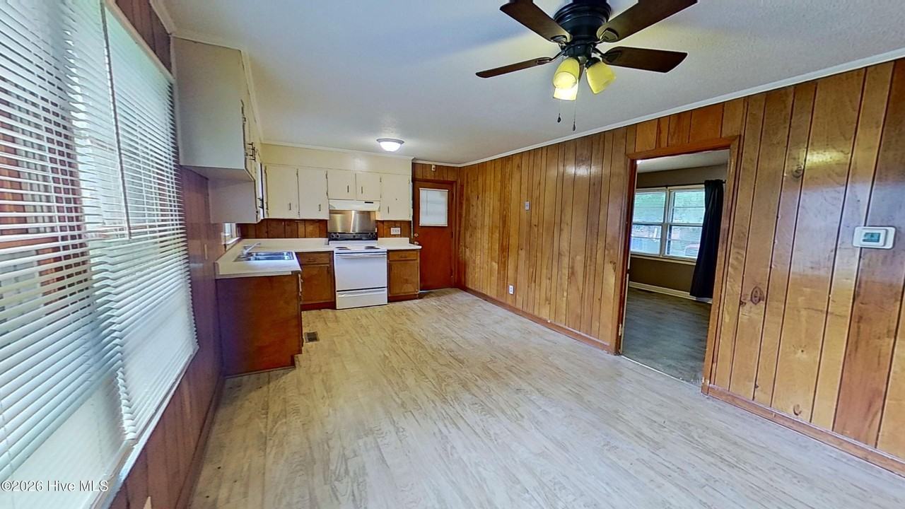 209 Sycamore St - Photo 7 of 28