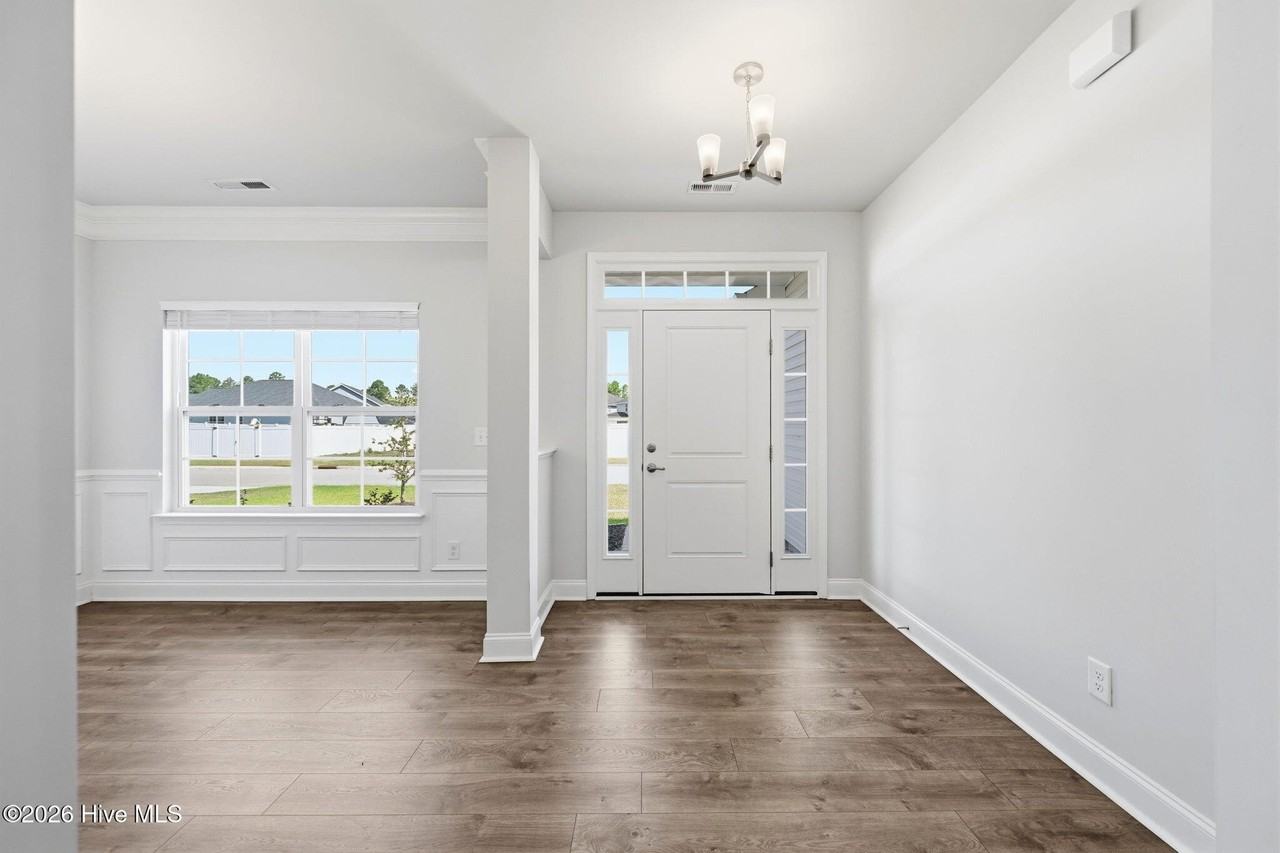 903 Eakins Ln - Photo 2 of 28