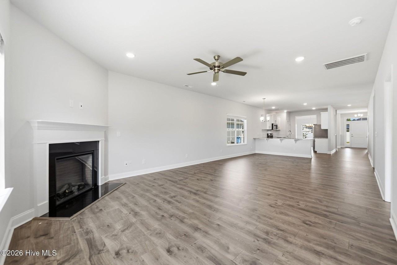 903 Eakins Ln - Photo 3 of 28