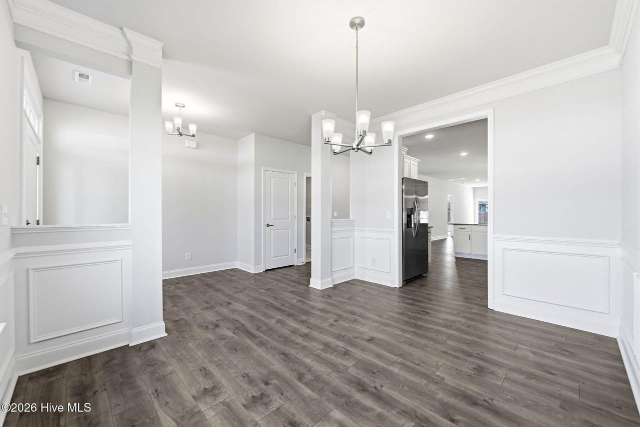 903 Eakins Ln - Photo 6 of 28