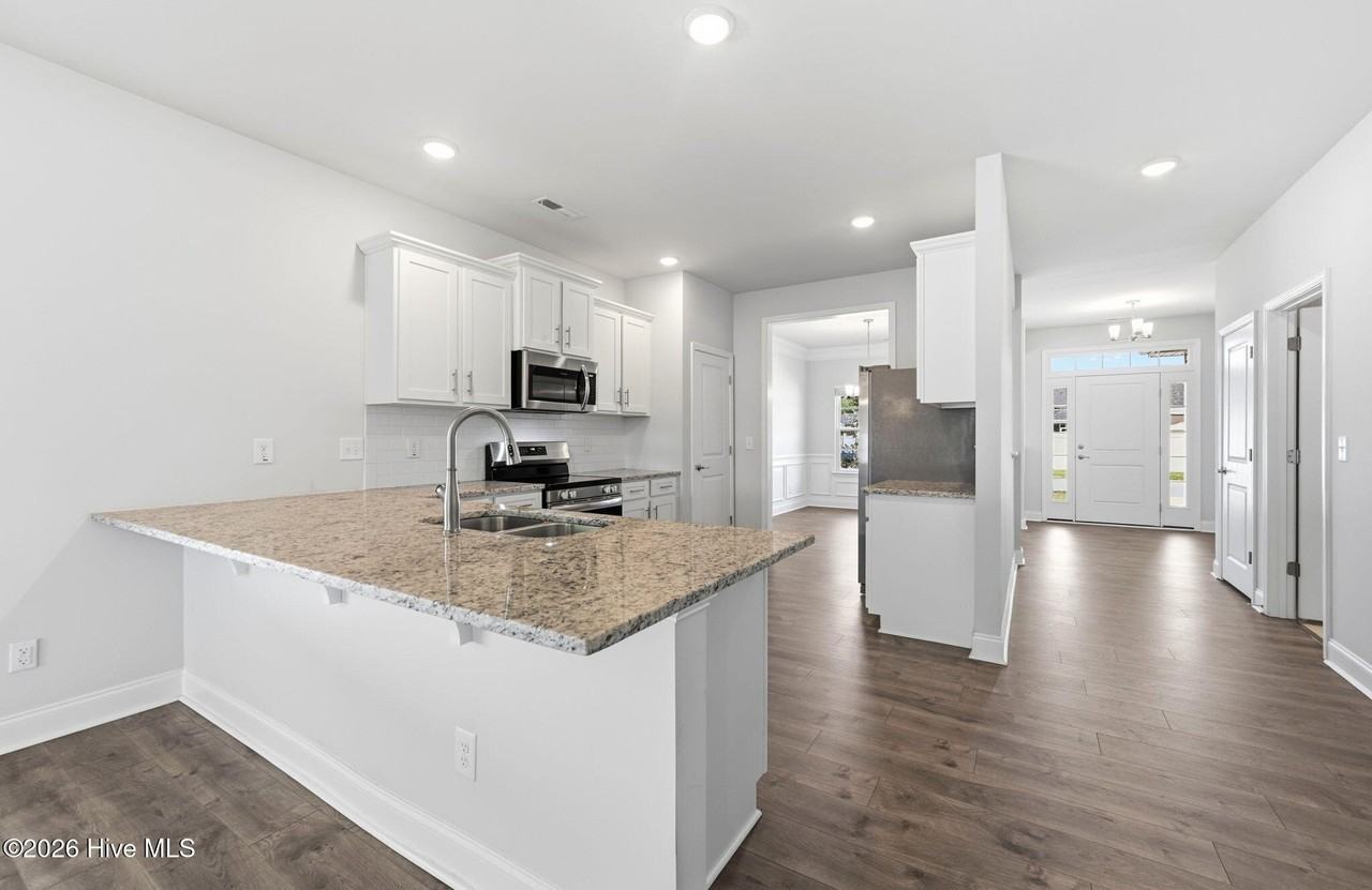 903 Eakins Ln - Photo 7 of 28
