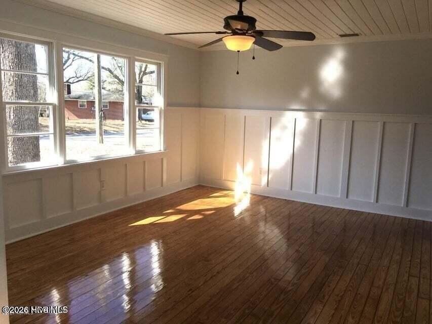 203 Red Oak St - Photo 4 of 8