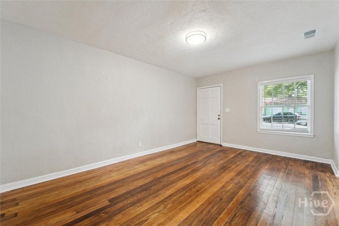1313 E 55th St - Photo 5 of 28
